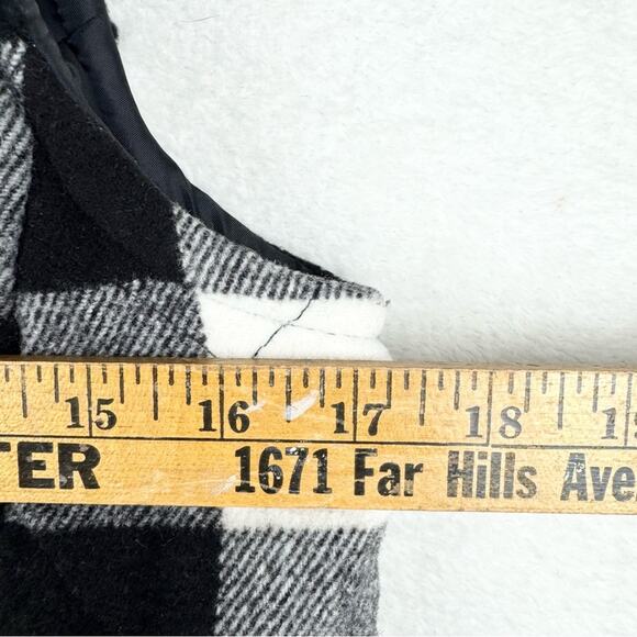 NWT Maurices Black Buffalo Plaid Sherpa Block Full Zip Vest Black/White Size XS - Picture 12 of 13